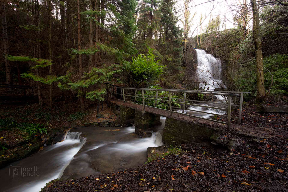 Harmby Waterfall with the nearby footbridge